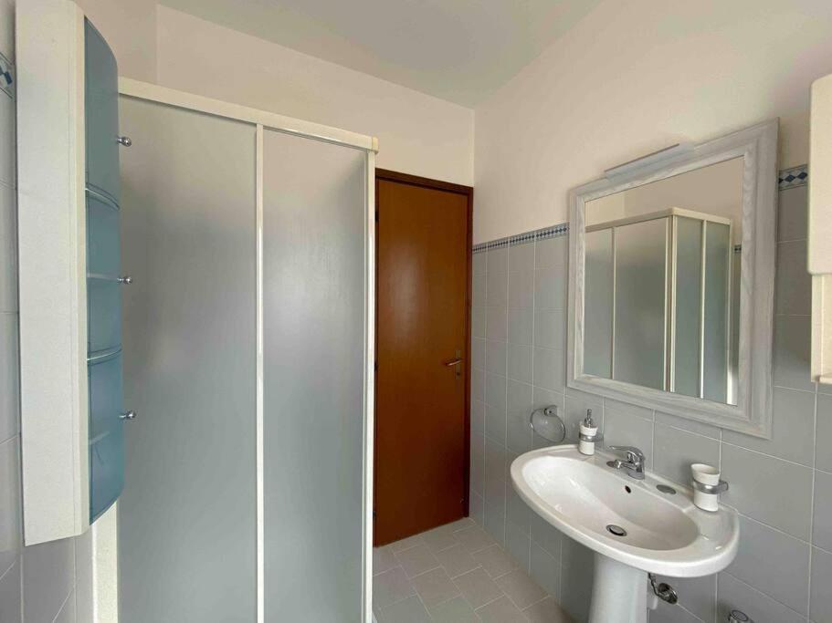Vista Lago-Appartamento Funzionale Con Vista Varese Exterior photo