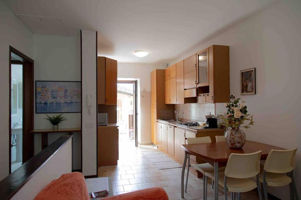 Vista Lago-Appartamento Funzionale Con Vista Varese Exterior photo